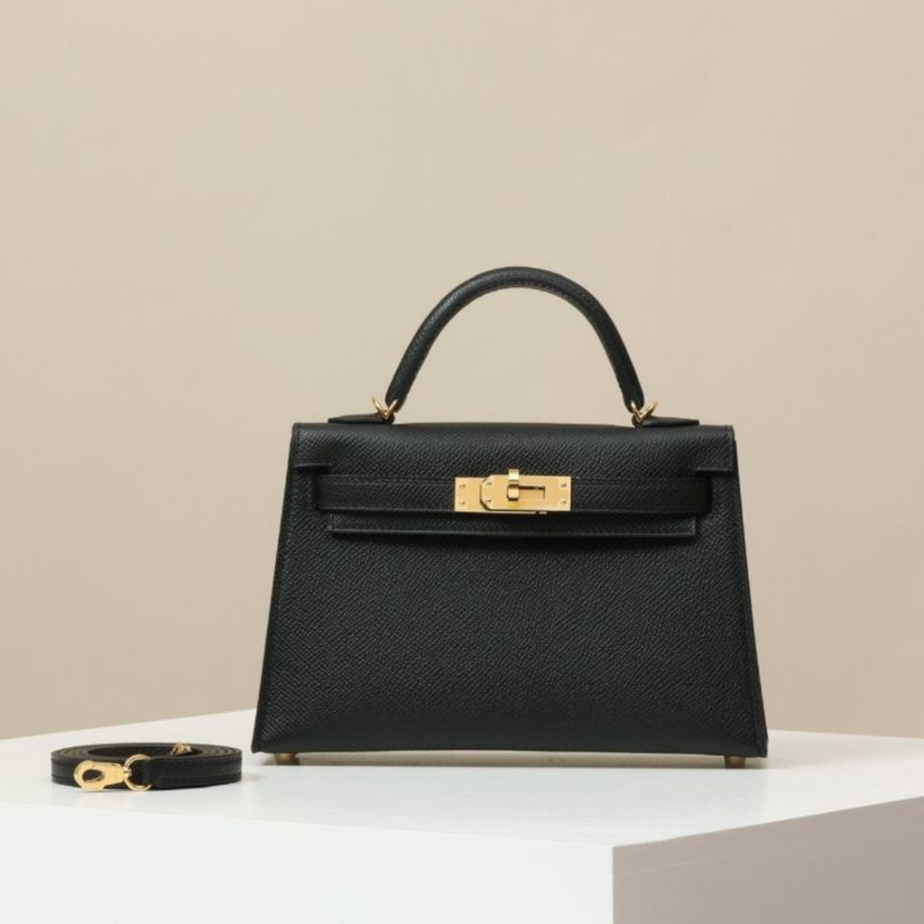 Amara | Bolso negro con detalles dorados