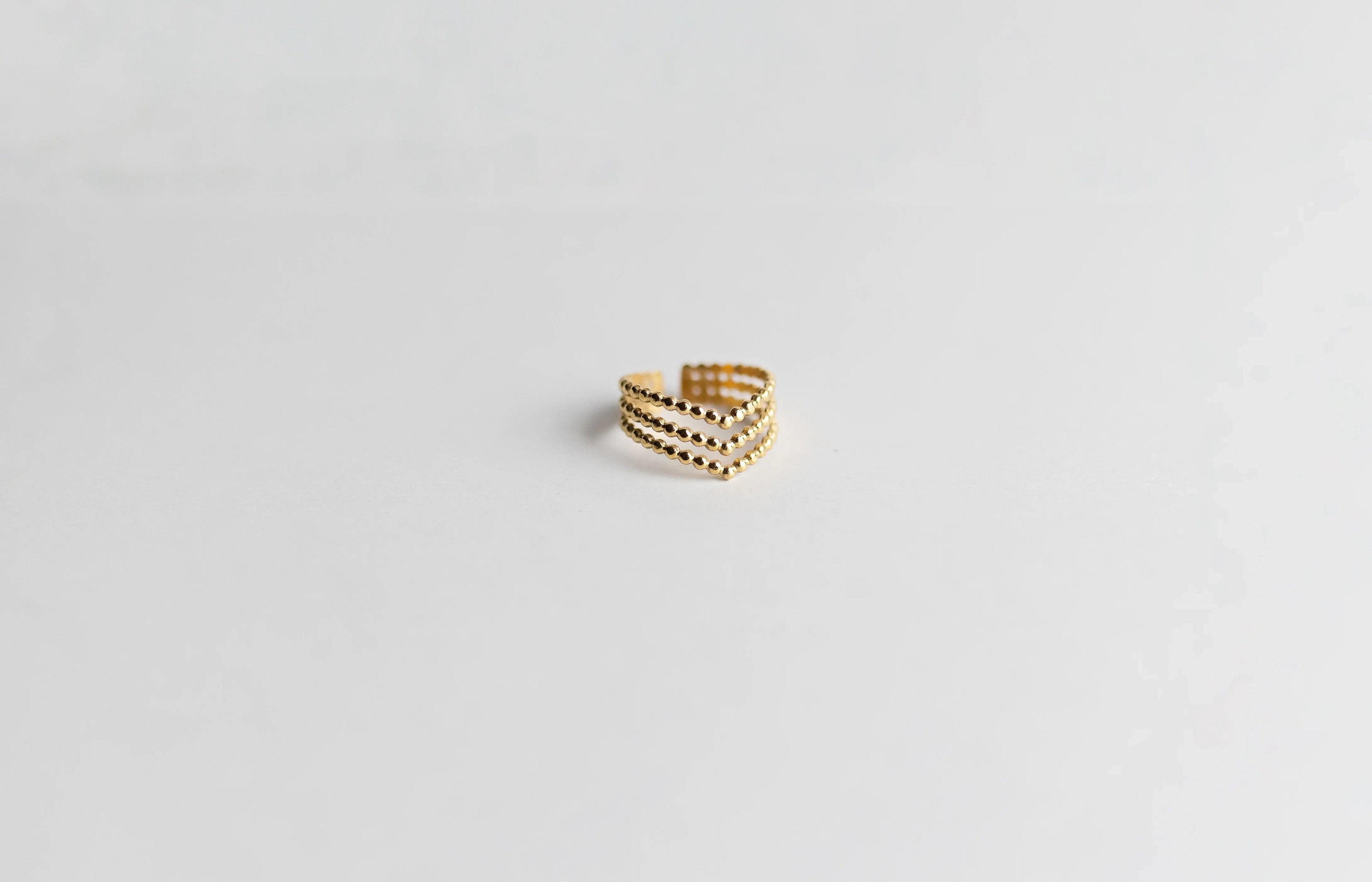 Anillo Triple "Chevron" de Bolitas
